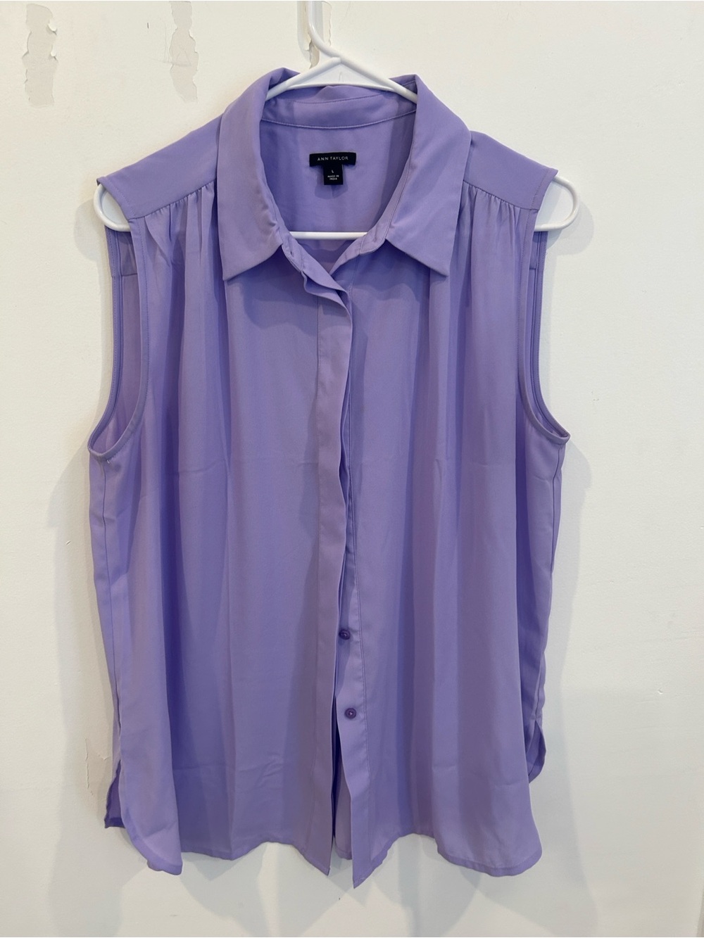 Ann Taylor Sleeveless Button-Front Blouse in Lavender size Large